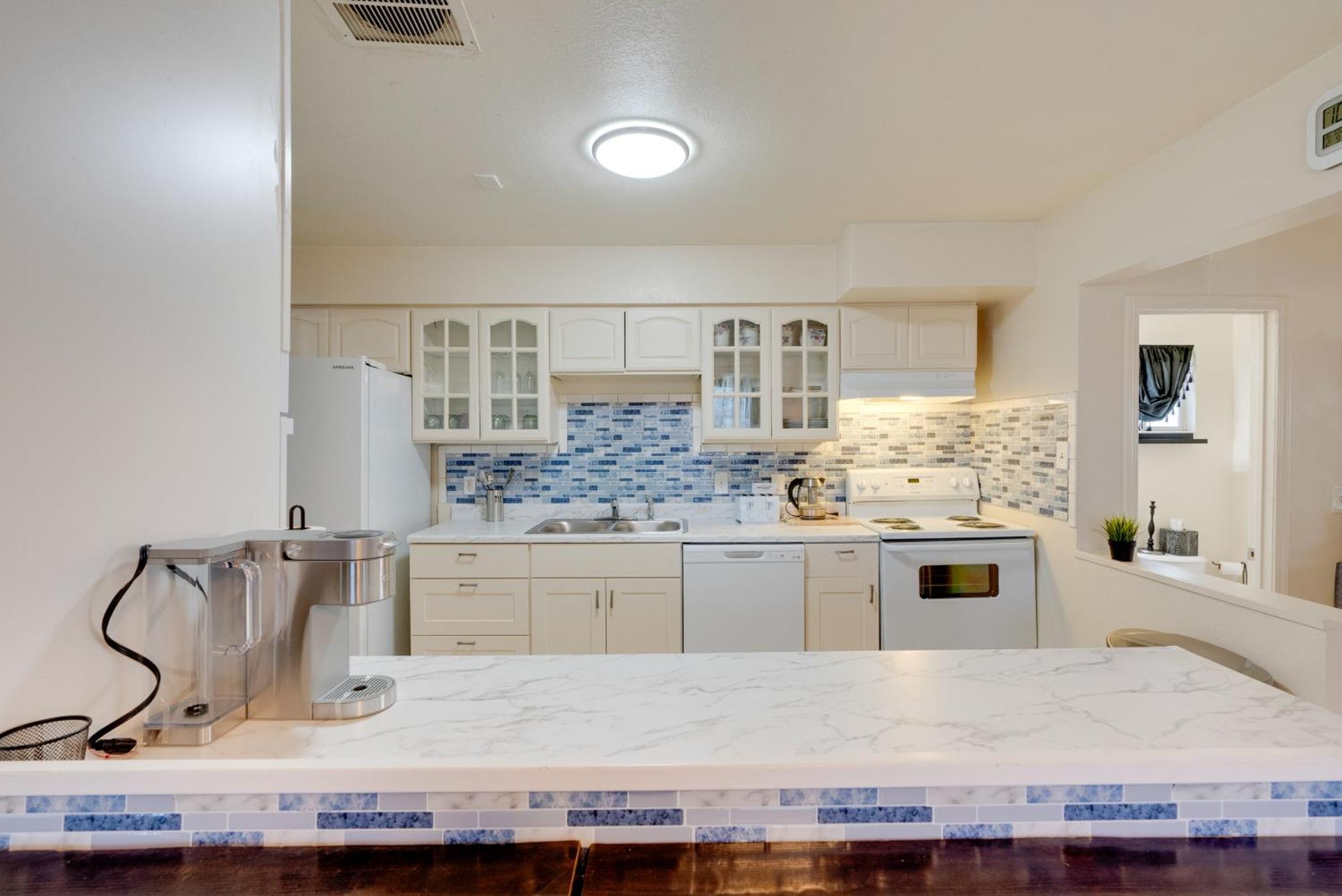 Breezy Fresno Home - Near Airport And Downtown Eksteriør billede