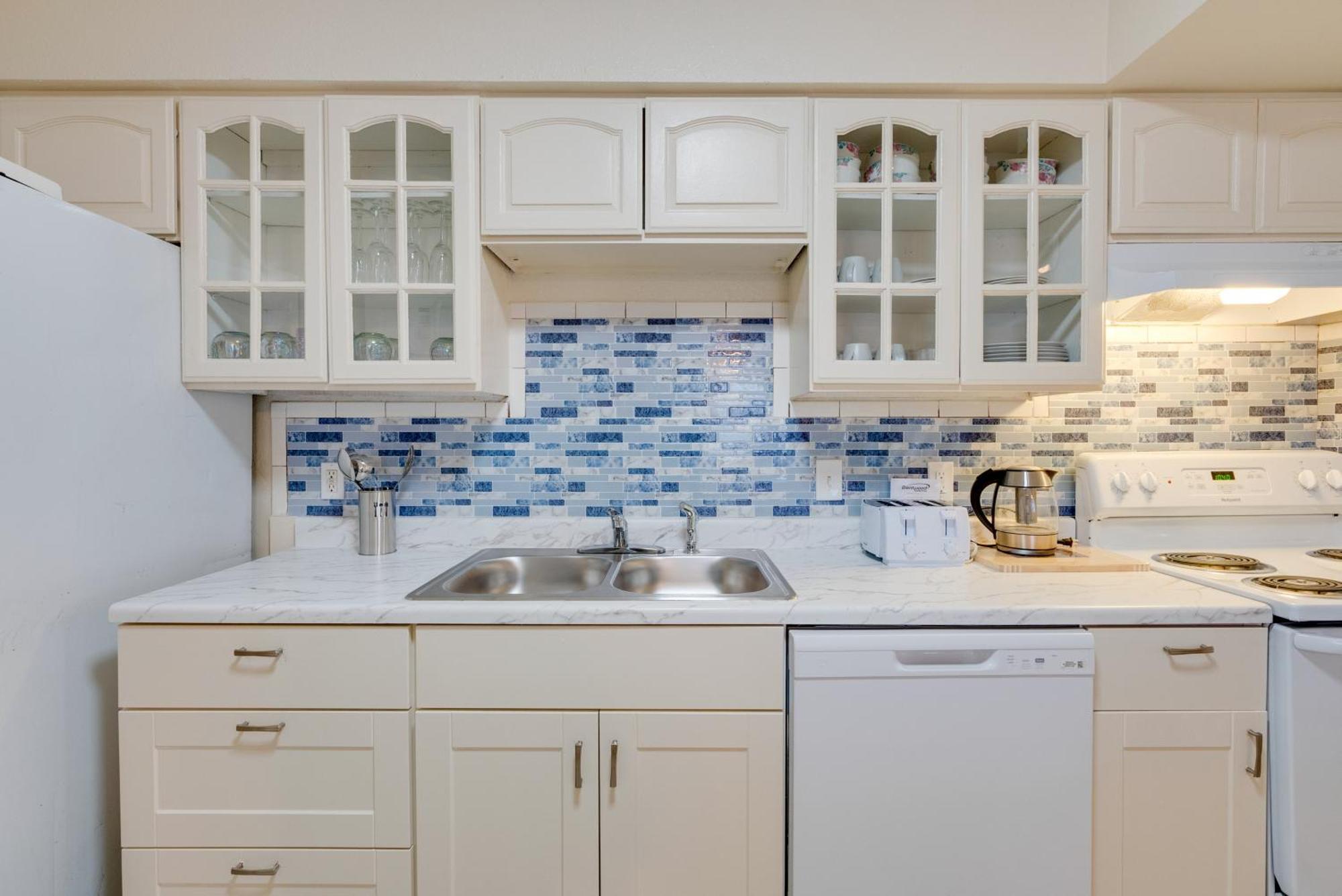 Breezy Fresno Home - Near Airport And Downtown Eksteriør billede