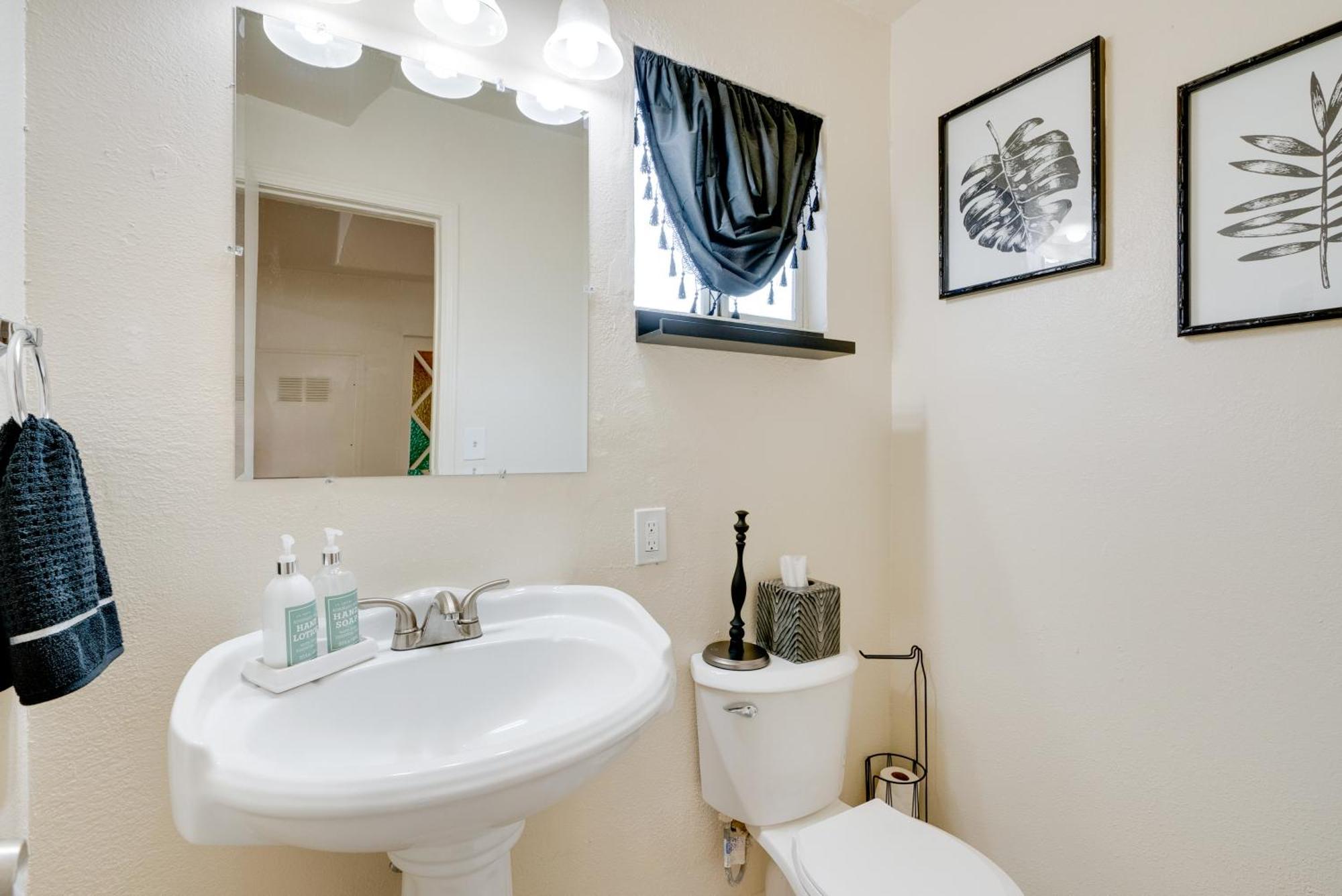 Breezy Fresno Home - Near Airport And Downtown Eksteriør billede
